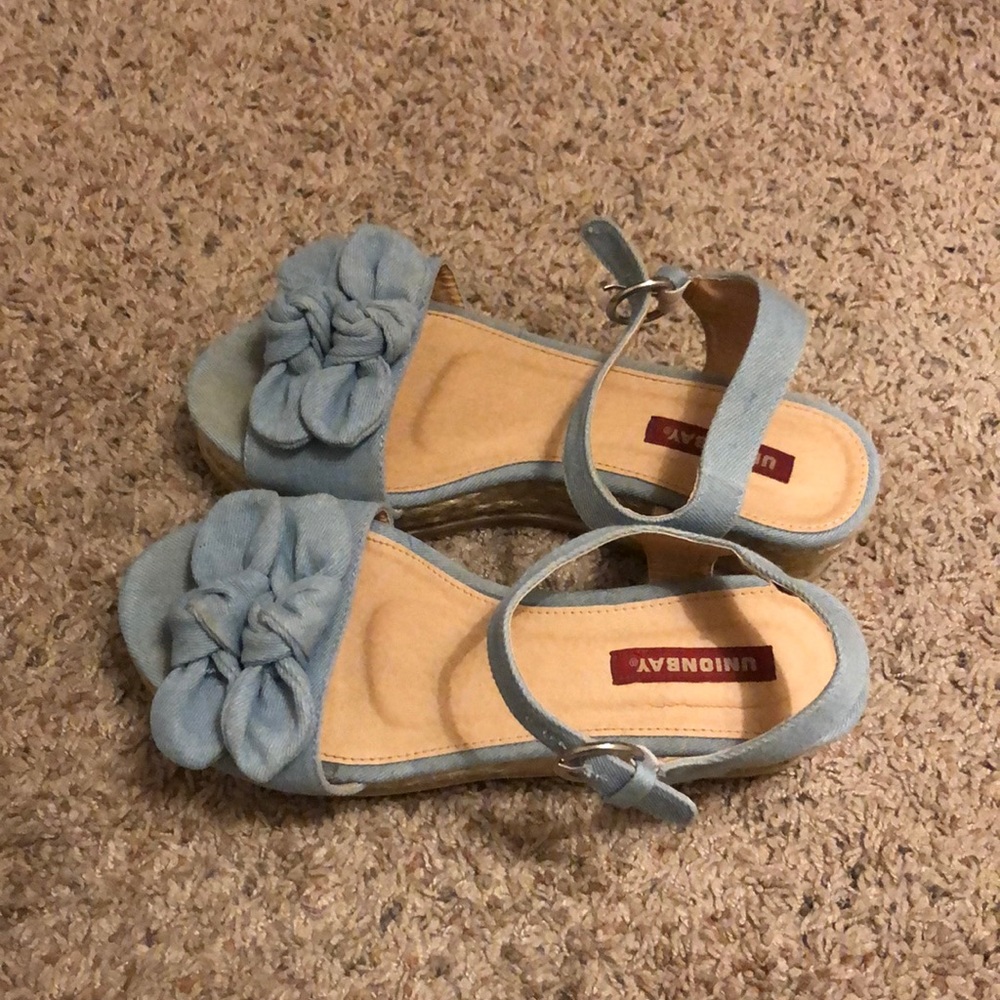 Flat form sandals